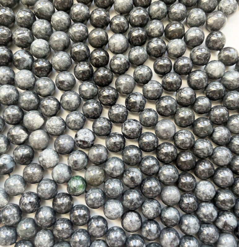 Нефрит черный натуральный размеры 4мм, 8мм, 10мм натуральный камень