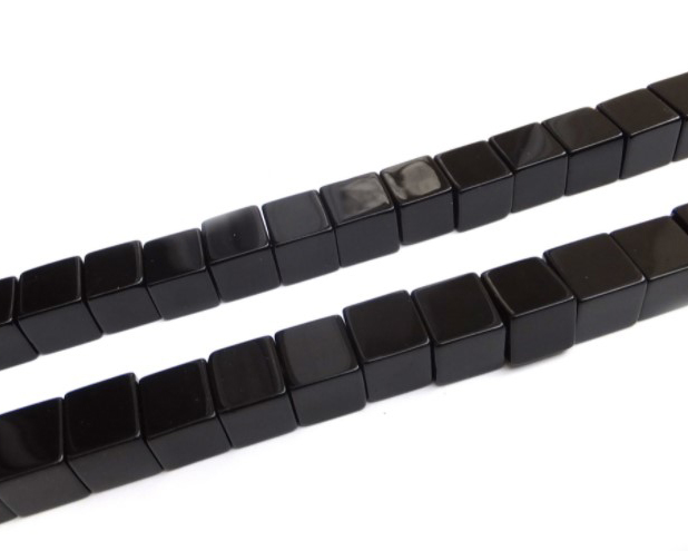 Бусины Агат черный гладкий глянцевый кубик 8мм натуральный камень Черный
